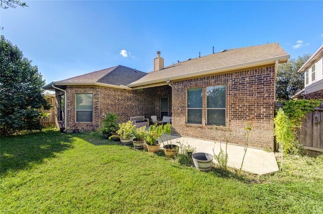 Building Photo - 611 Whitney Oaks Ln
