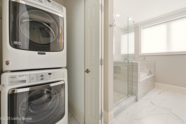 Building Photo - 6600 Seminary Woods Pl