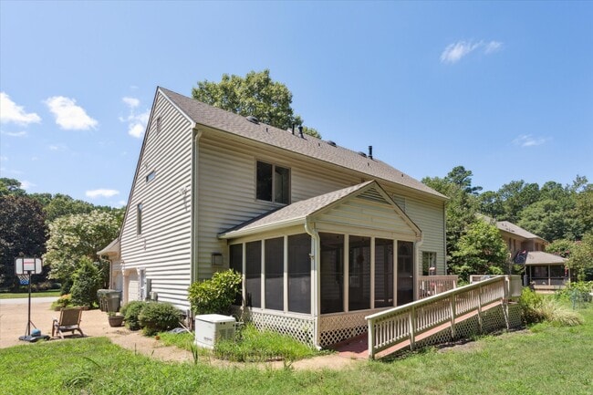 Building Photo - 203 Water Fowl Dr
