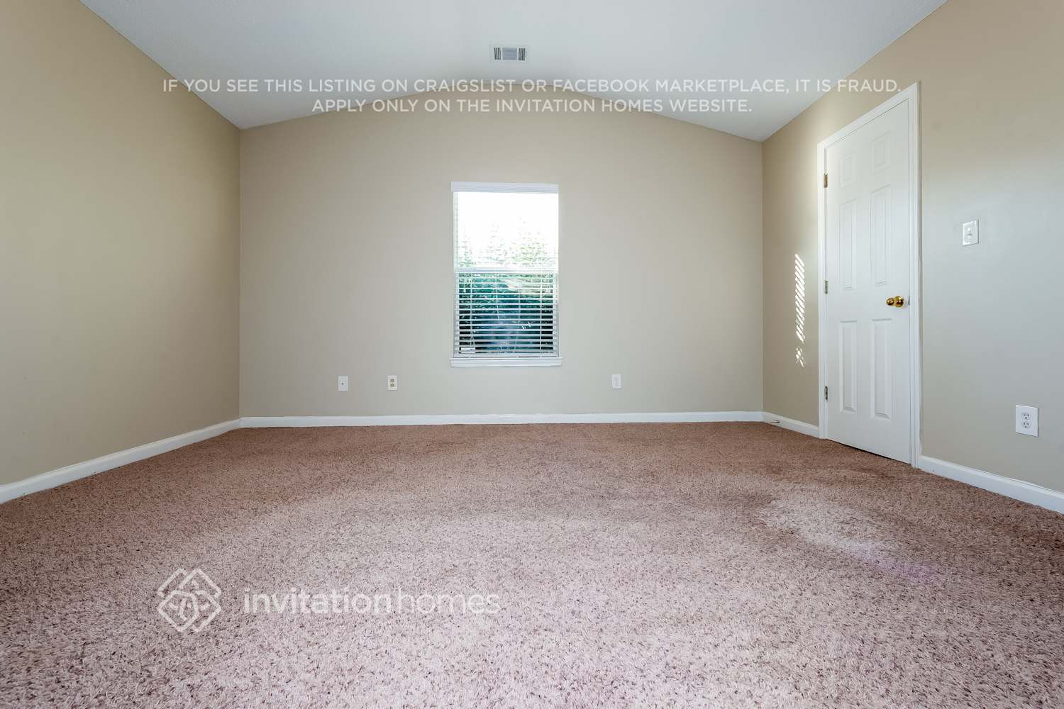 Building Photo - 265 Village Dr