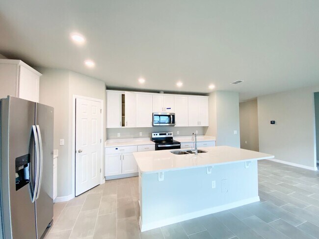 Building Photo - Beautiful Home for Rent in St Cloud