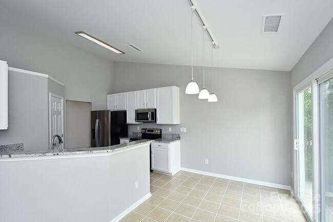 Building Photo - 129 Bosburg Dr