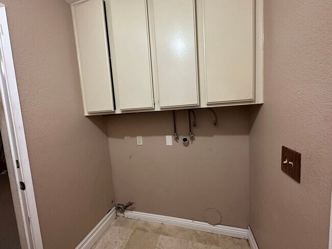 Building Photo - 3 Bedrooms home for leasing in Rancho Cucamonga