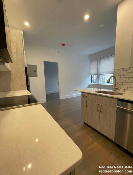 Building Photo - 11 Queensberry St