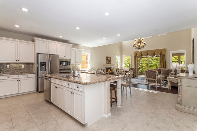 Building Photo - 28629 Farrier Dr