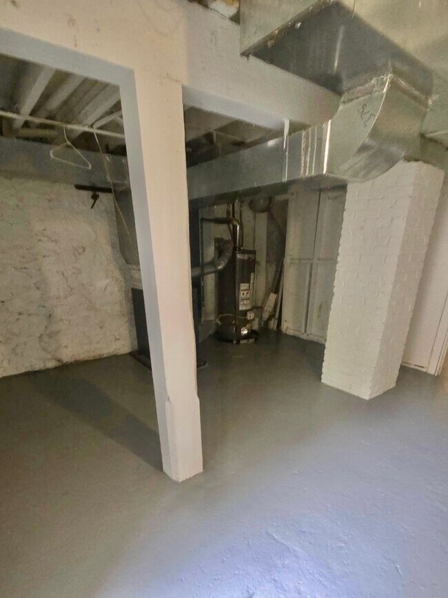 Building Photo - Large Wolcott Home Rent Ready