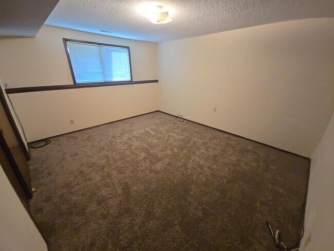 Building Photo - 2101/03 S Flynn St