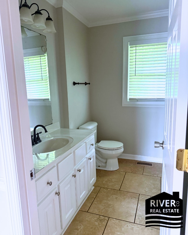 Building Photo - 2370 Roberts Ln