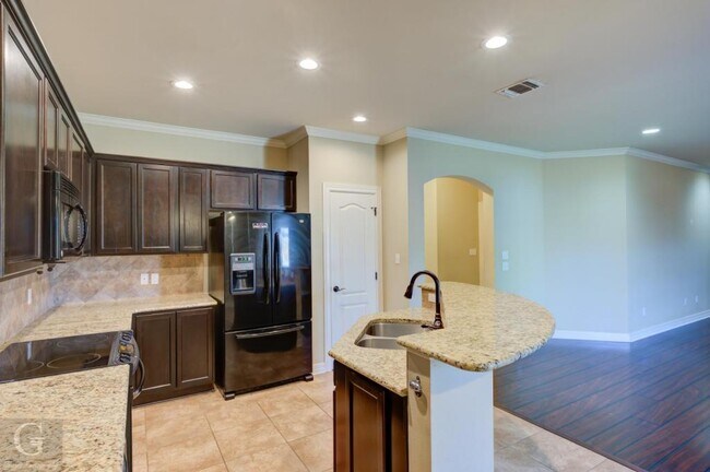 Building Photo - 506 Linnhurst Dr