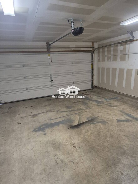 Building Photo - 9000 Stambourne St