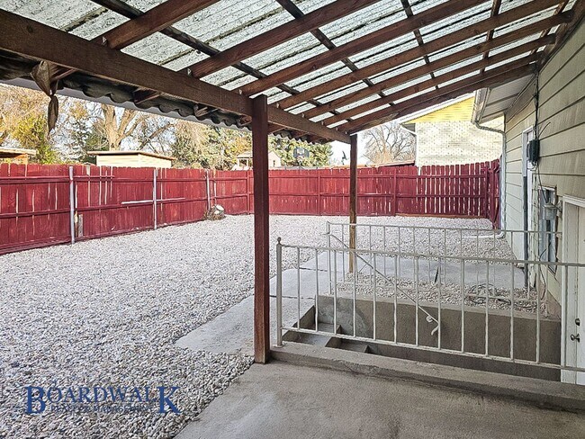 Building Photo - 3944 Crown Ave