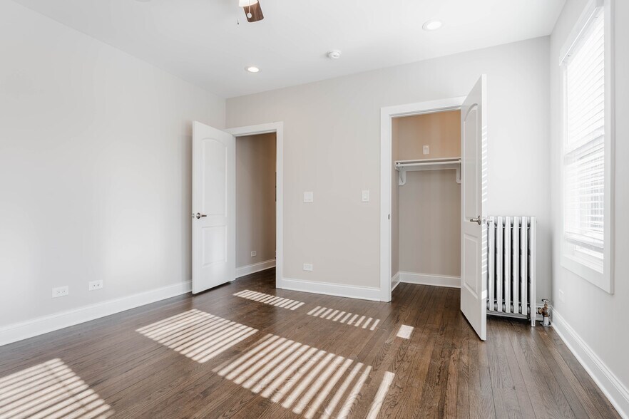 Building Photo - 1436 W Farragut Ave