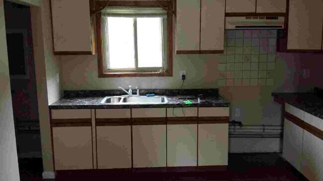 Primary Photo - Three bedroom ranch with 2 car garage and ...
