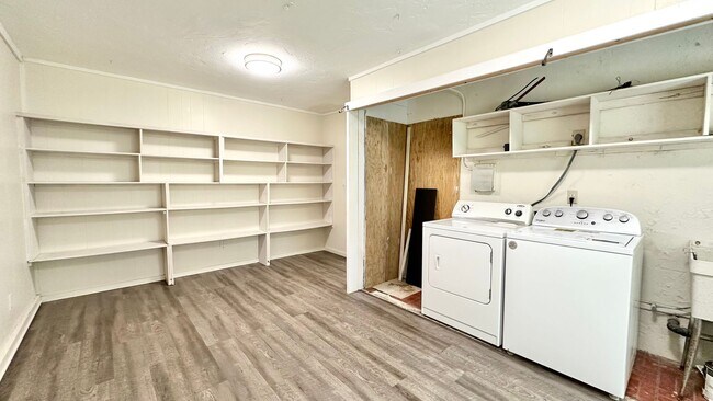 Building Photo - 3643 Diamond Head Rd