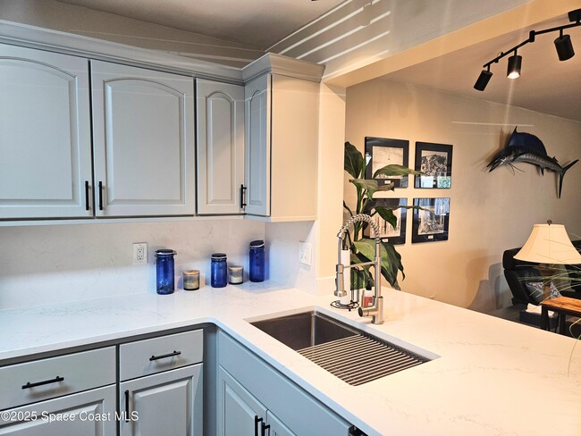 Building Photo - 402 Sailfish Ave
