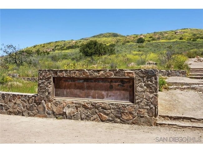 Building Photo - 7865 Golfcrest Dr