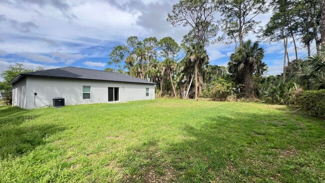 Building Photo - AWESOME 3 Bedroom, 2 Bathroom Home in Beautiful Palm Bay!!