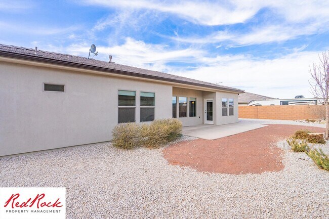 Building Photo - Comfort, Space & Style with a 3-Car Garage Small Dog Friendly!