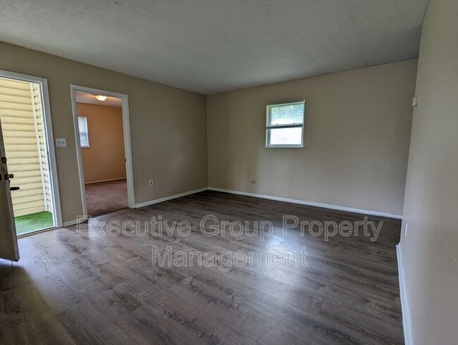 Building Photo - 1190-5 Lois Lane