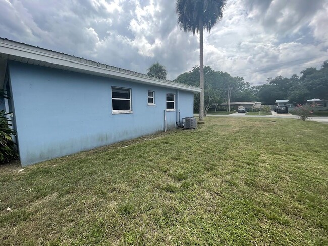 Building Photo - 177 E Laila Dr