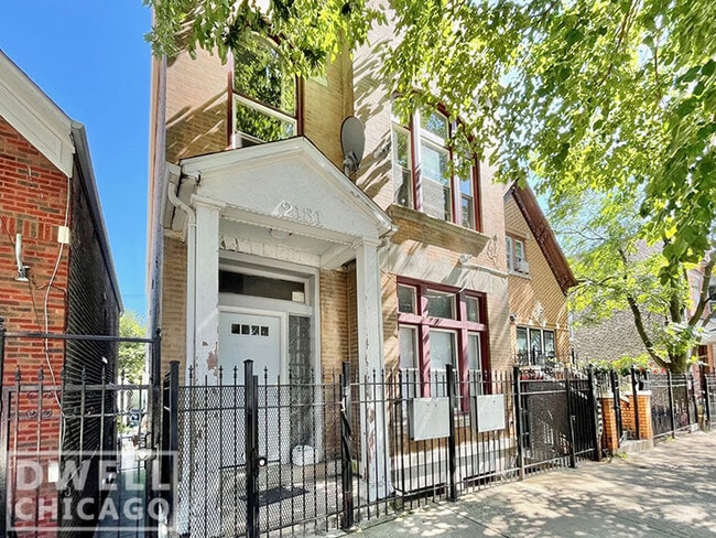 Building Photo - 2131 S Fairfield Ave