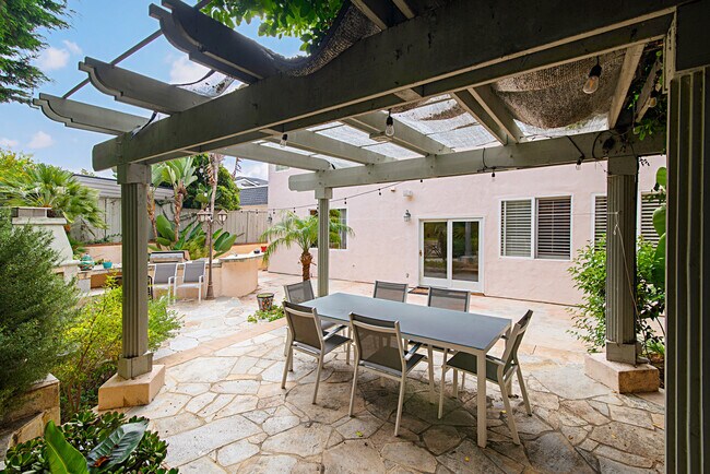 Building Photo - 14061 Mercado Dr