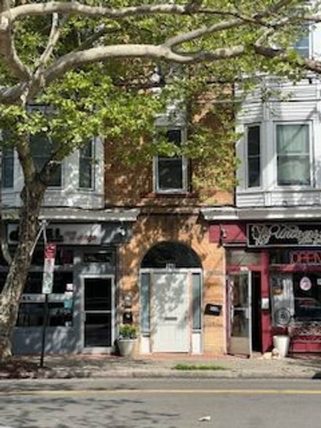Building Photo - Renovated 3BR (or 2BR + Office) in East Rock w/ In-Unit Laundry – Near Yale SOM