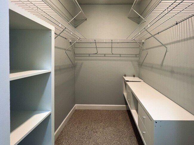 Building Photo - 3BR/2.5BA Townhouse in Sorrento - availabl...