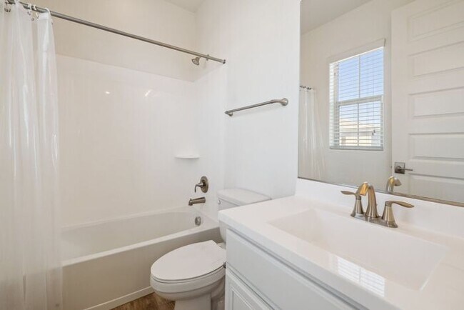 Building Photo - Modern 4-bedroom, 3.5-bathroom single-family home in the heart of North Tempe