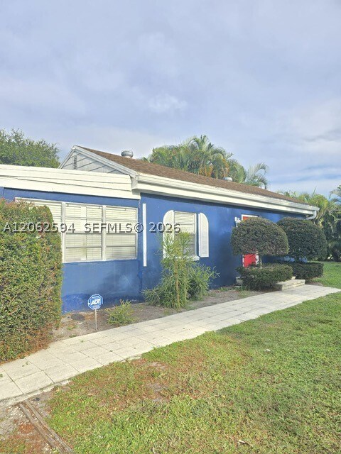 Building Photo - 15138 Harrison Rd