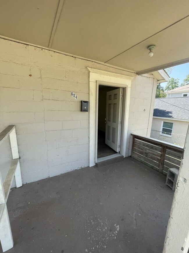 Building Photo - 1 Bedroom 1 Bathroom