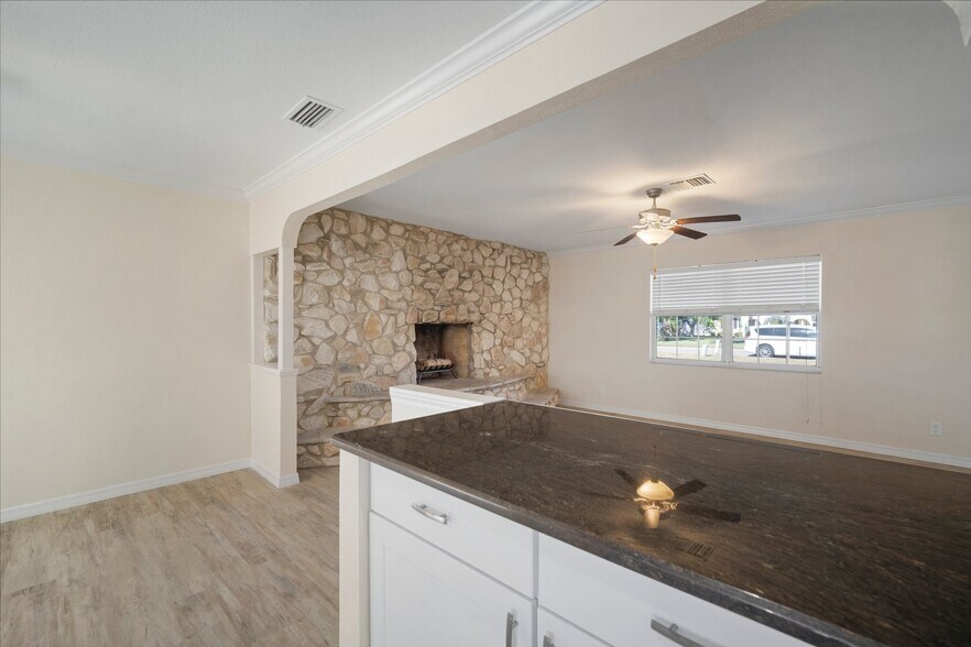 Building Photo - 910 Spindle Palm Way