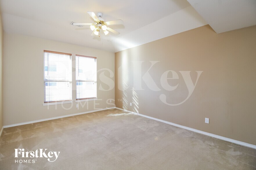 Building Photo - 4532 Fir Dr