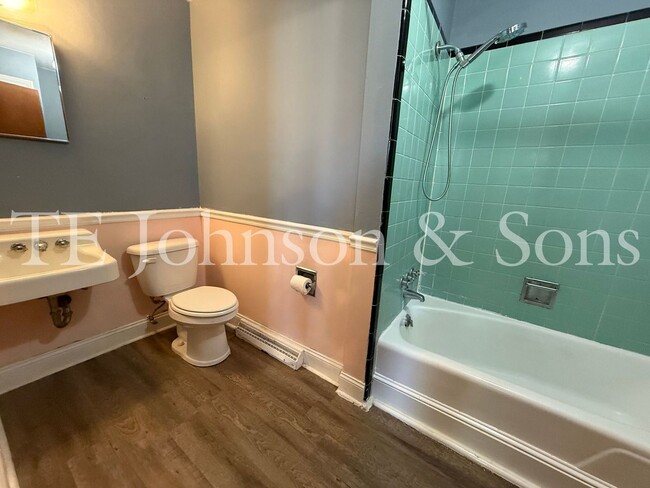 Building Photo - One Bedroom Bungalow