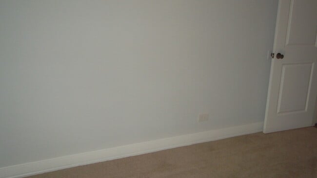 Building Photo - 850 N State St