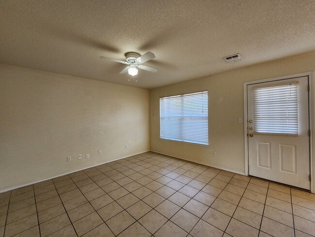 Building Photo - 2/2.5/1   Carpet only on Stairs /Large Fen...