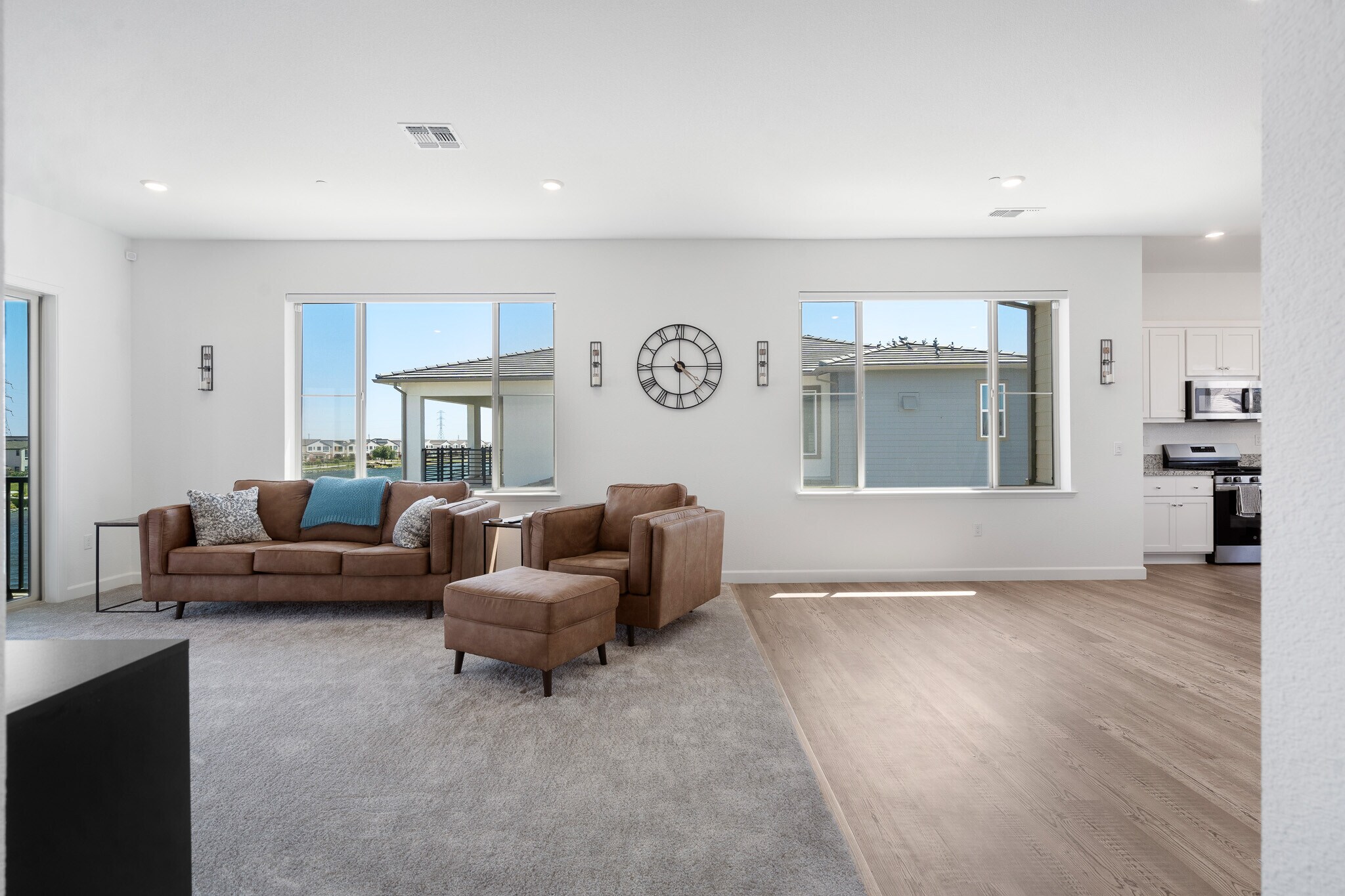 Building Photo - 2430 Shore Vis