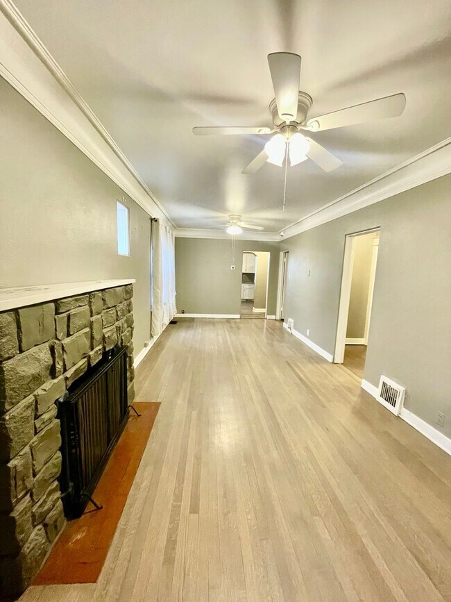 Building Photo - This beautiful 3-bedroom (2 conforming and...