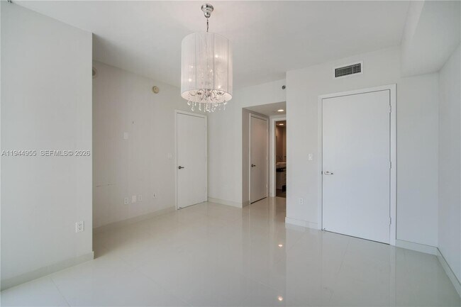 Building Photo - 495 Brickell Ave