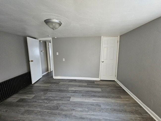 Building Photo - Spacious 2 bedroom 1 bath house for rent!