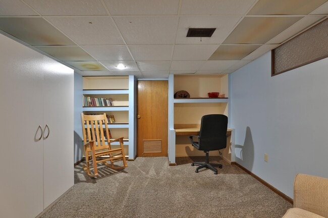 Building Photo - 714 Island Ct