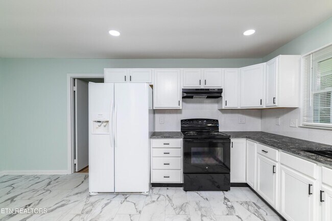 Building Photo - 201 Farlow Dr