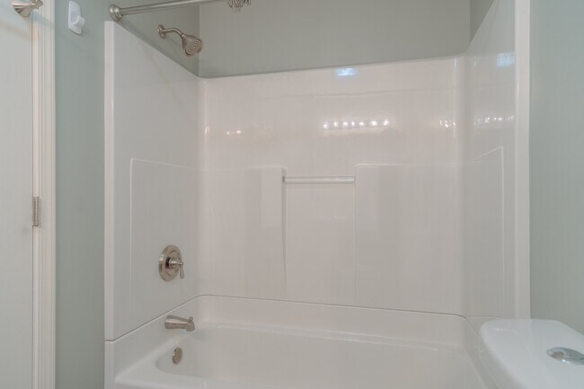 Building Photo - 846 Patrick Henry Dr