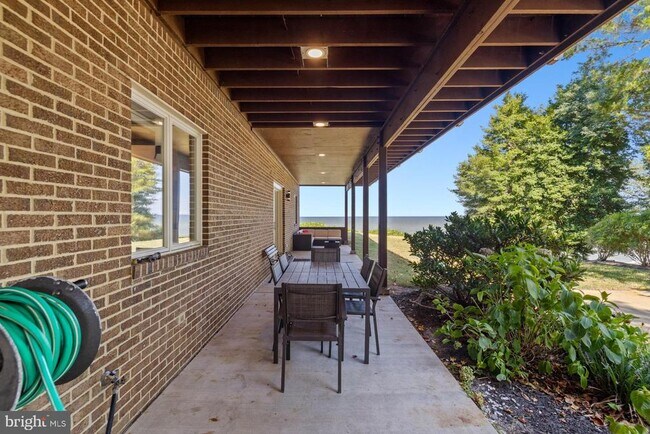 Building Photo - 5510 Beach Dr