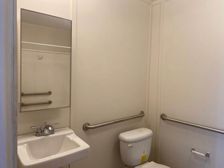 Building Photo - 17020 Meridian Blvd