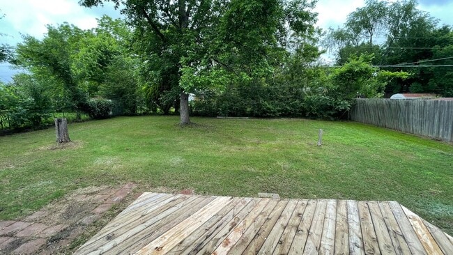Building Photo - inviting & comfortable3 Bed 1 Bath House
