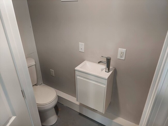 Building Photo - Single Family 3 BR, 2 Bath Rental House in Staunton, Available in November 2025