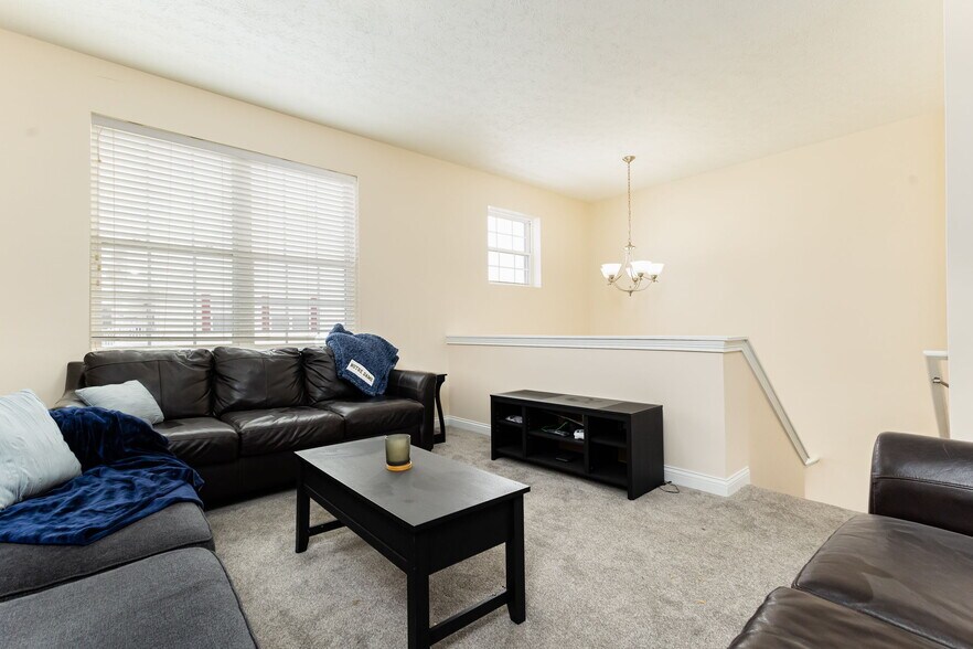 Building Photo - 433 Abbey St