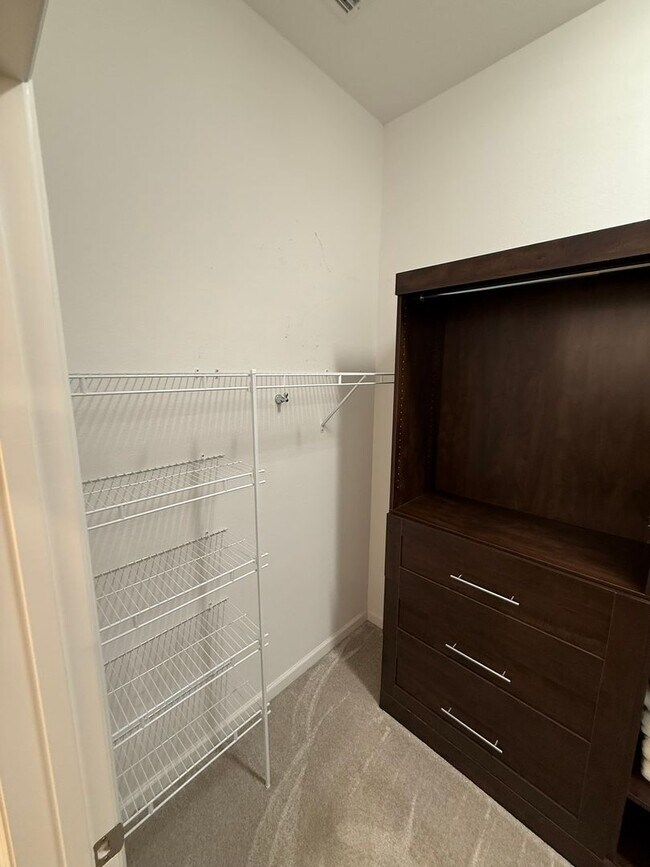 Building Photo - Fully Furnished, 3 Bed, 2 Bath, Turnkey ANNUAL Lease in the Village of Lake Denham