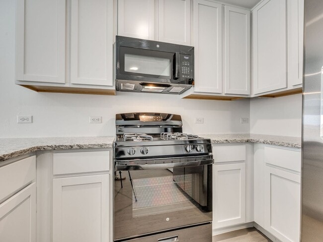 Building Photo - Brand New Home + 3 Bedrooms + All Appliances + Norman Schools